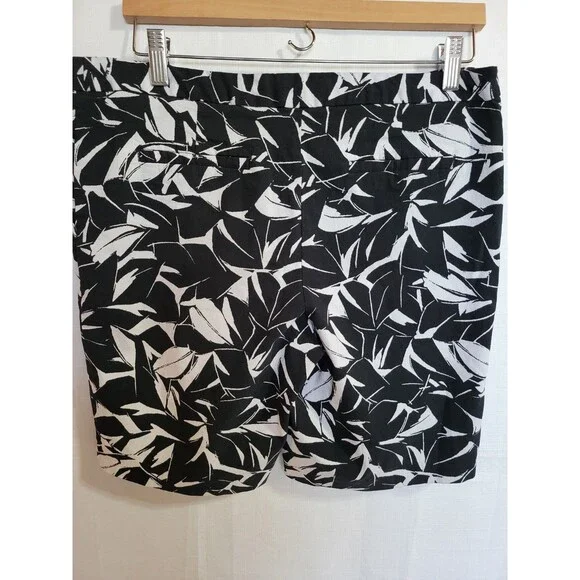 Mario Serrani Italy Women’s Size 12 Bermuda Shorts Black White Pattern Stretchy - Picture 4 of 8